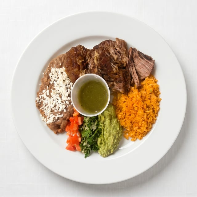 Plato de Carnitas (Carnitas Platter).